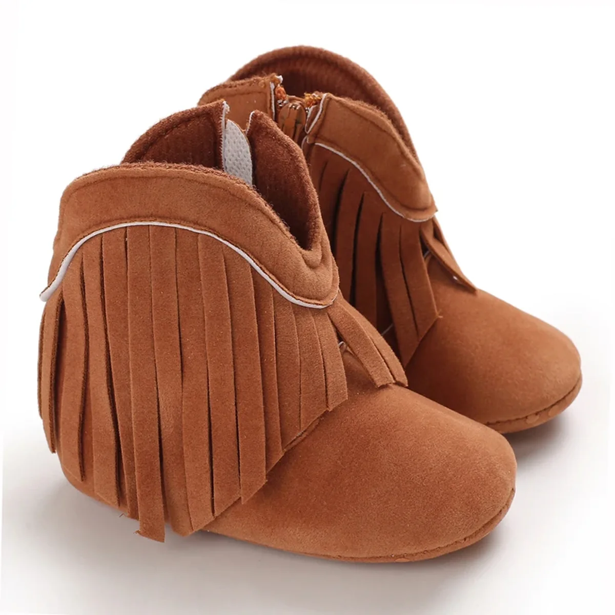 Bottines bébé marron à franges, vue d’ensemble sur fond blanc
