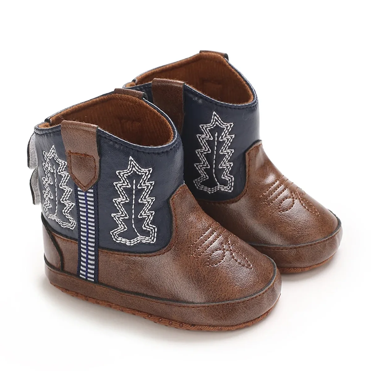 Bottines bébé western marron et bleu brodées, vue d’ensemble sur fond blanc