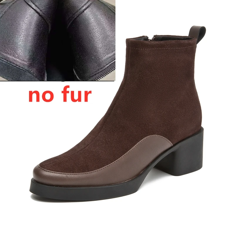 Confort et style avec bottines noires à talon carré et finition lisse
