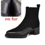 Bottines femme noires à talon carré et bout lisse en cuir élégant