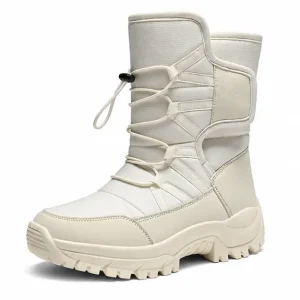 bottes homme beiges fourrees a lacets vue de trois quarts sur fond blanc 45285