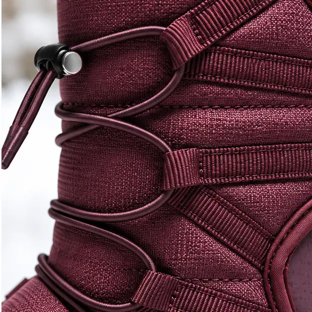bottes homme bordeaux fourrees a lacets detail du lacage a bloqueur et du textile 45287