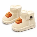bottines bebe beiges fourrees a motif lion sur fond blanc