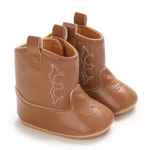bottines bebe fille marron western a scratch sur fond blanc