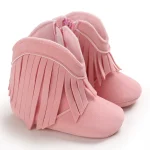 bottines bebe fille roses a franges sur fond blanc