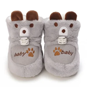 bottines bebe grises fourrees a motif ourson sur fond blanc