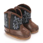 bottines bebe western marron cafe brodees a scratch sur fond blanc