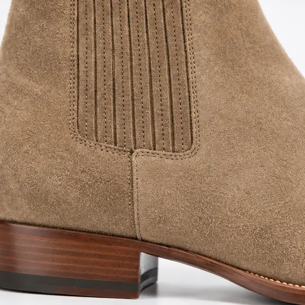 bottines chelsea homme beige taupe a bout effile detail de lelastique et de la texture 45383