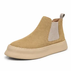 bottines chelsea homme beiges a semelle beige vue de trois quarts sur fond blanc 45333