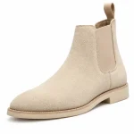 bottines chelsea homme beiges a semelle claire vue de trois quarts sur fond blanc 45410