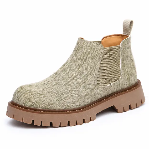 bottines chelsea homme beiges a semelle epaisse vue de trois quarts sur fond blanc 45355