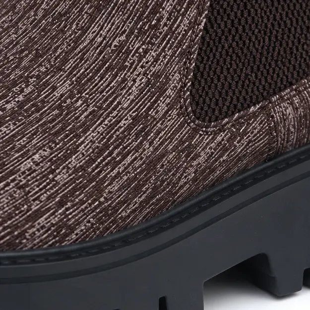 bottines chelsea homme brun chine a semelle noire epaisse detail de la texture chinee et de la semelle noire 45354