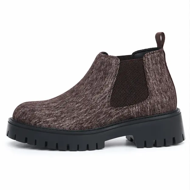 bottines chelsea homme brun chine a semelle noire epaisse vue de profil sur fond blanc 45354