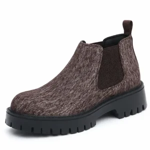 bottines chelsea homme brun chine a semelle noire epaisse vue de trois quarts sur fond blanc 45354