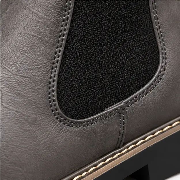 bottines chelsea homme grises a coutures contrastantes detail de lelastique et des coutures 45320