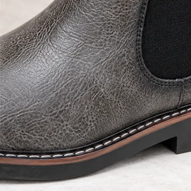 bottines chelsea homme grises a elastiques noirs detail de lelastique et de la texture 45366