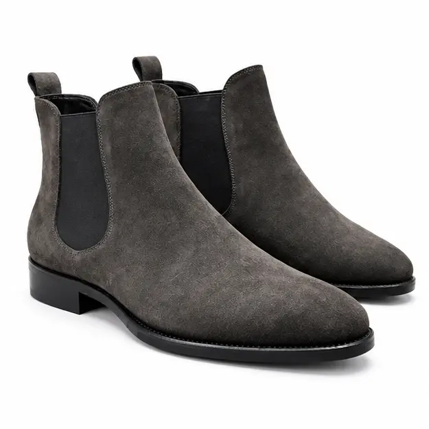 bottines chelsea homme grises en suedine vue de trois quarts sur fond blanc 45376
