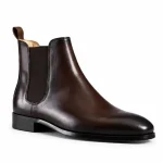 bottines chelsea homme marron a bout carre vue de trois quarts sur fond blanc 45369