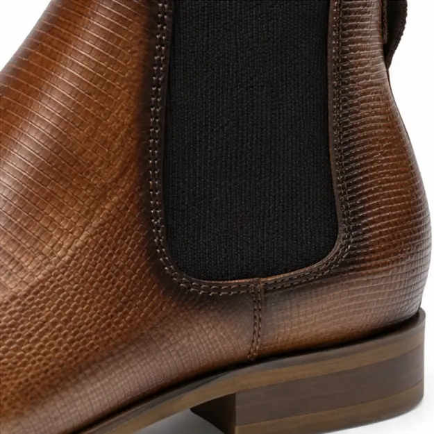bottines chelsea homme marron a effet patine detail de lelastique et de la texture 45377
