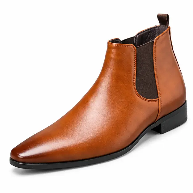 bottines chelsea homme marron a ligne fuselee vue de trois quarts sur fond blanc 45315