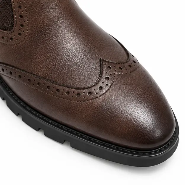 bottines chelsea homme marron a perforations decoratives detail des perforations decoratives 45422