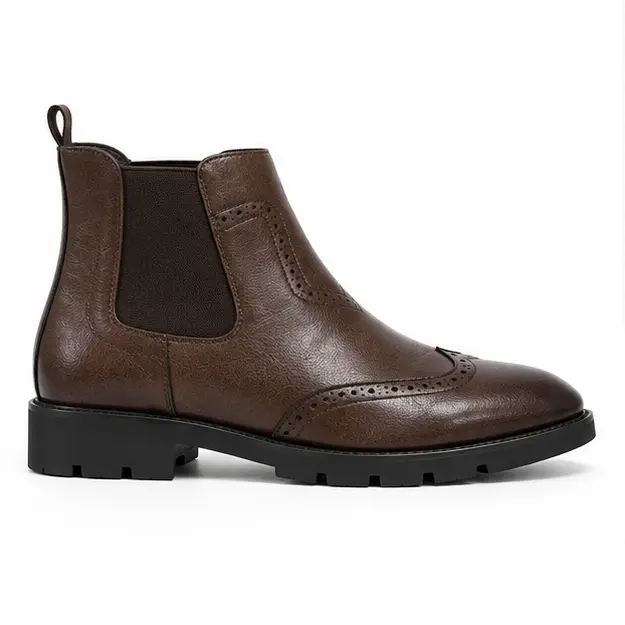 bottines chelsea homme marron a perforations decoratives vue de profil sur fond blanc 45422