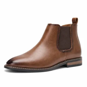 bottines chelsea homme marron a tige lisse vue de trois quarts sur fond blanc 45386