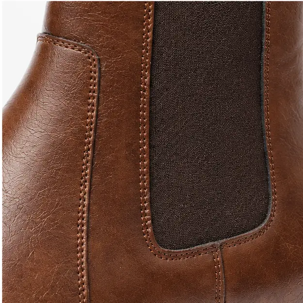 bottines chelsea homme marron chataigne en similicuir detail de lelastique et de la texture 45359