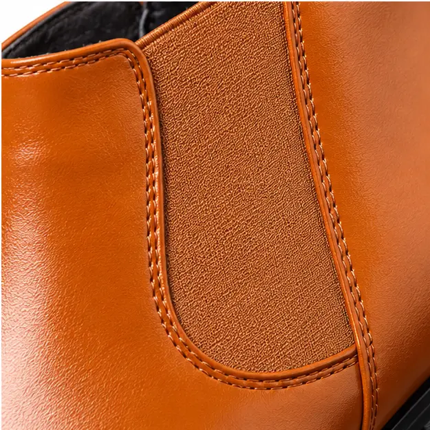 bottines chelsea homme marron clair a ligne fuselee detail de lelastique et des coutures 45316