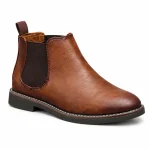 bottines chelsea homme marron clair au style retro vue de trois quarts sur fond blanc 45388