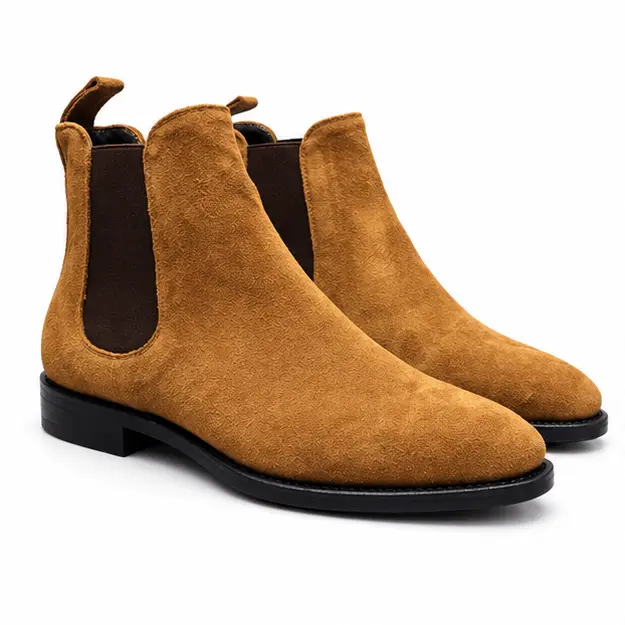 bottines chelsea homme marron en suedine vue de trois quarts sur fond blanc 45375