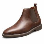 bottines chelsea homme marron fonce a coutures contrastantes vue de trois quarts sur fond blanc 45321