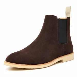 bottines chelsea homme marron fonce a semelle claire vue de trois quarts sur fond blanc 45409