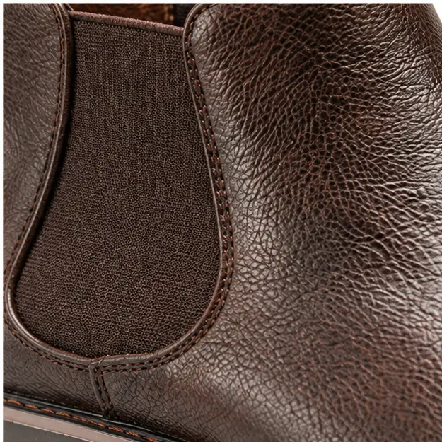 bottines chelsea homme marron fonce a tige unie detail de lelastique et de la texture 45342