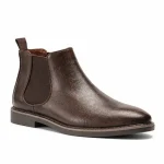 bottines chelsea homme marron fonce a tige unie vue de trois quarts sur fond blanc 45342
