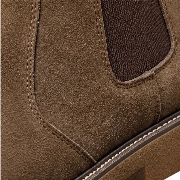 bottines chelsea homme marron fourrees a finition mate detail de lelastique et de la texture 45360