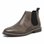 bottines chelsea homme marron taupe a elastiques noirs vue de trois quarts sur fond blanc 45368