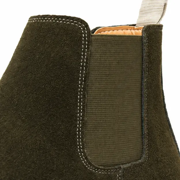 bottines chelsea homme vert militaire a semelle claire detail de lelastique et des coutures 45411