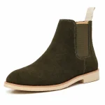 bottines chelsea homme vert militaire a semelle claire vue de trois quarts sur fond blanc 45411
