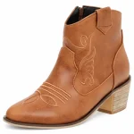 bottines cowboy femme marron a broderies vue de trois quarts sur fond blanc 45205