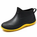 bottines de pluie femme a semelle jaune vue de trois quarts sur fond blanc 45160