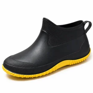 bottines de pluie femme a semelle jaune vue de trois quarts sur fond blanc 45160