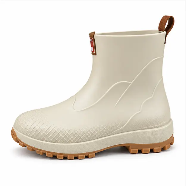 bottines de pluie femme beiges a semelle epaisse vue de profil sur fond blanc 45182