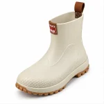 bottines de pluie femme beiges a semelle epaisse vue de trois quarts sur fond blanc 45182