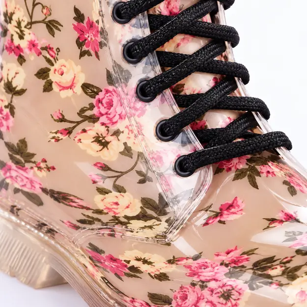 bottines de pluie femme beiges fleuries fantaisie detail du motif fleuri et des lacets noirs 45175