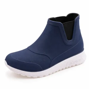 bottines de pluie femme bleu fonce fourrees vue de trois quarts sur fond blanc 45180