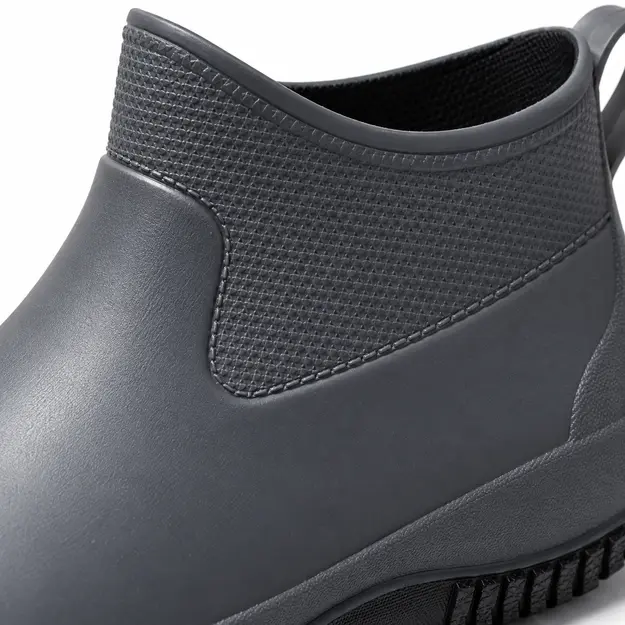 bottines de pluie femme grises a semelle contrastante detail du col texture et de la matiere grise 45162