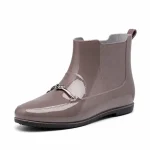 bottines de pluie femme grises a talon bas vue de trois quarts sur fond blanc 45202