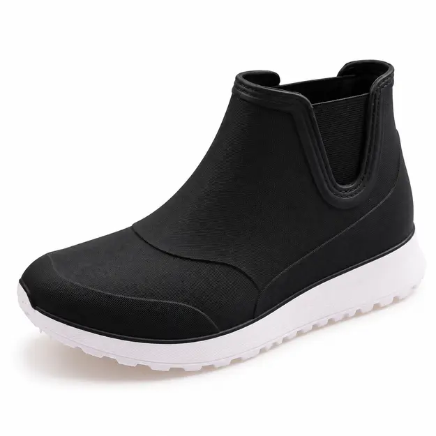 bottines de pluie femme noires et blanches fourrees vue de trois quarts sur fond blanc 45178