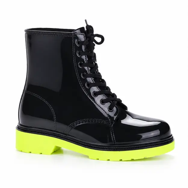 bottines de pluie femme noires et vertes a lacets vue de profil sur fond blanc 45190
